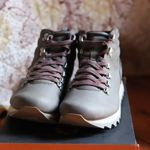 Merrell Alpine Hiking boot- women’s size 11